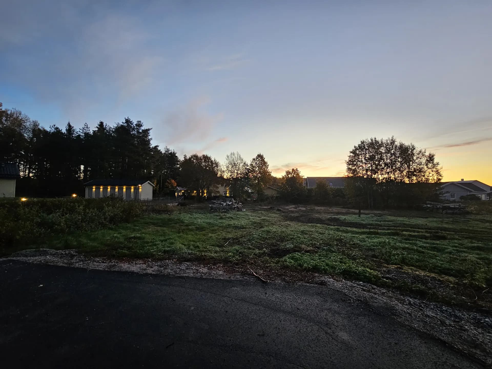 Plintgrund eller platta på mark — vad ska du välja? – artikel från Tallvillage Entreprenad om markarbete i Örebro